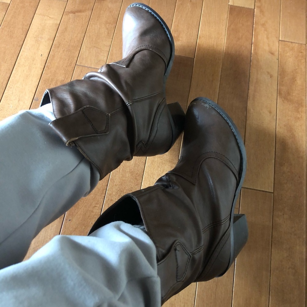 🛍️BUNDLE DEAL! ✨ Ardene brown boots - Picture 1 of 2